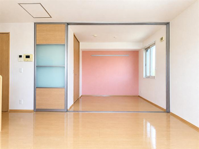 小窓もあり明るいお部屋です☆