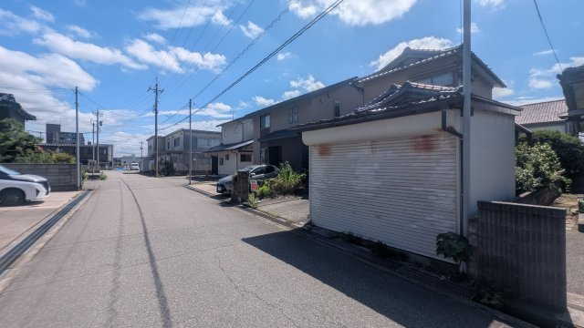 金沢市南新保町ロ【５DK 駐車2台可】【前面道路含む現地写真】
