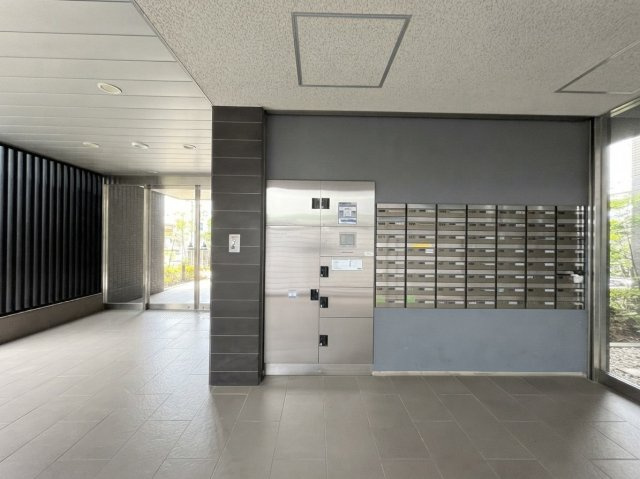 プレシス小岩イデアル【設備】・宅配ボックス付きのマンション。外出時も安心です。