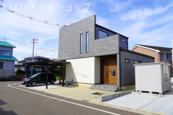 上越市大字安江の中古一戸建【前面道路含む現地写真】
