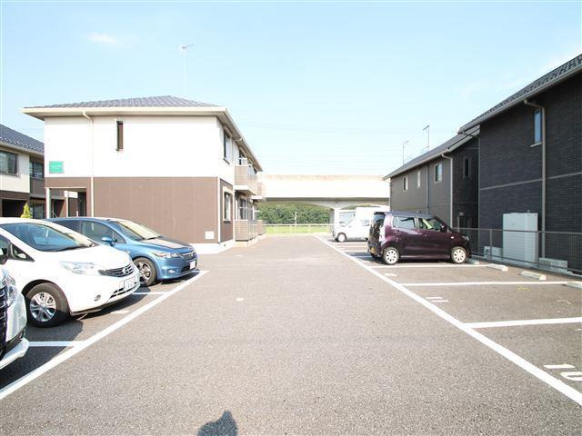 駐車場は平置きでらくらく