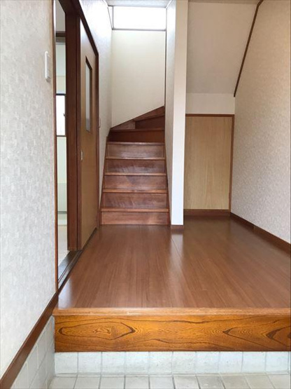 階段下収納もあります
