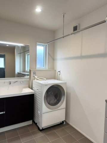 上越市土橋【築３年】一戸建て【独立洗面台】