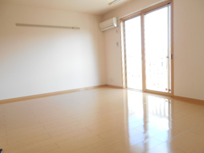 C202 ﾘﾋﾞﾝｸﾞ