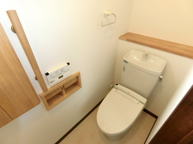 上越市大字三ツ橋の中古一戸建【トイレ】2階トイレ♪