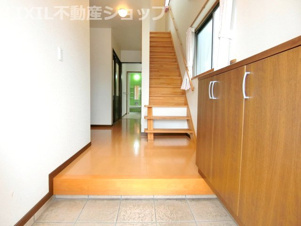 上越市大字三ツ橋の中古一戸建【玄関】玄関から一階♪