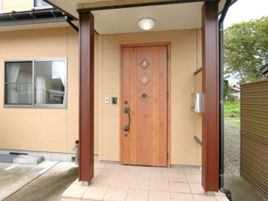 上越市大字三ツ橋の中古一戸建【玄関】玄関ドア♪