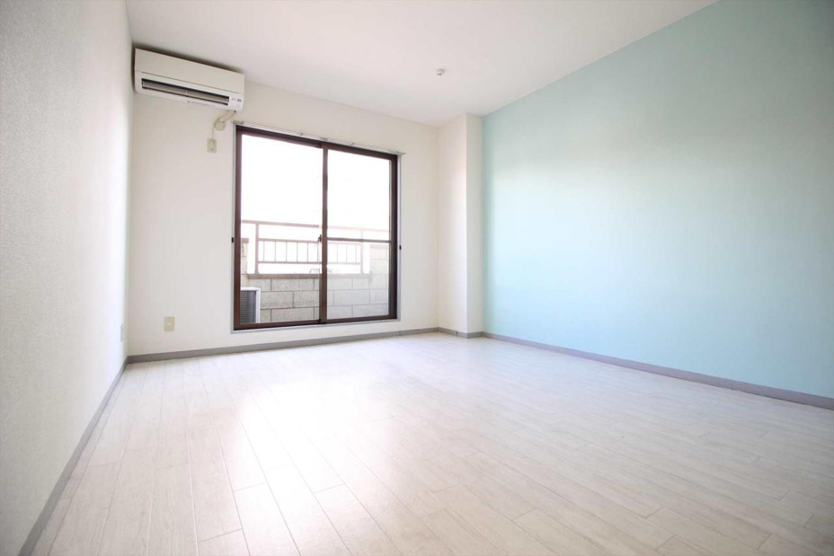 洋室10帖！※クロス、床の色は部屋によって色が異なります