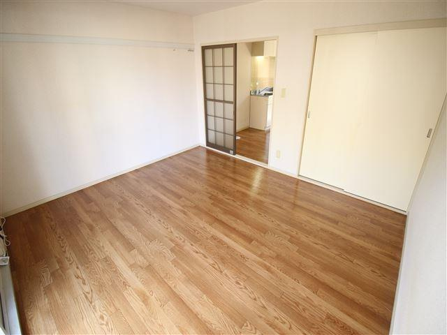 ※床の色が部屋によって異なります