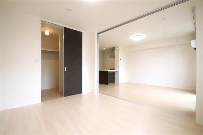 別の部屋の写真となりますので、現況優先となります。