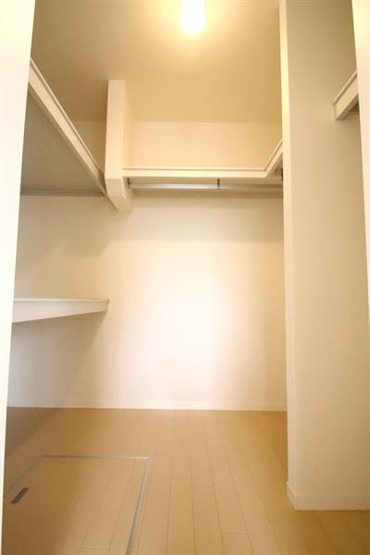 別の部屋の写真となりますので、現況優先となります。