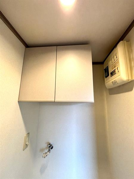 洗濯機置き場上部に収納あります！