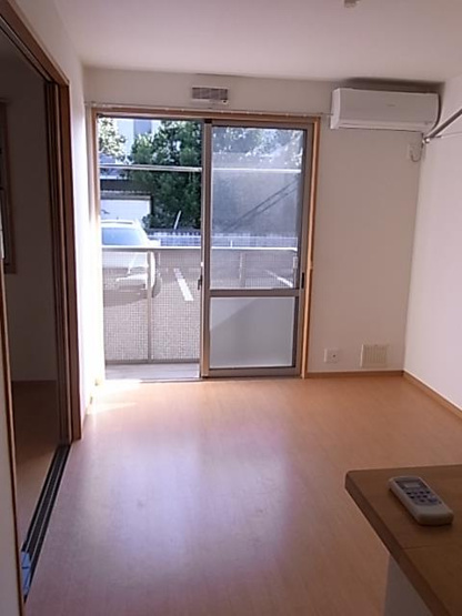 お部屋の入り口から見たリビングです♪