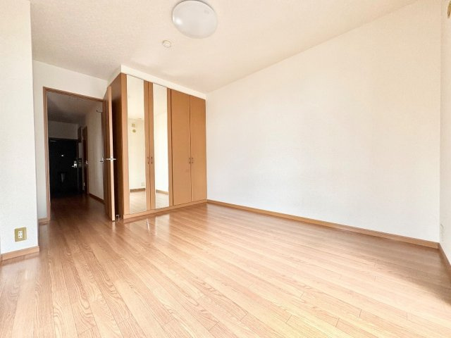 個人の部屋や寝室として使える洋室です