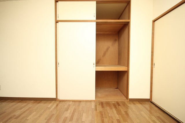 万寿シティＡ【収納】洋室2収納