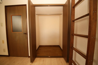 フラワーカースルＡ棟【洋室】洋室（クロゼット）