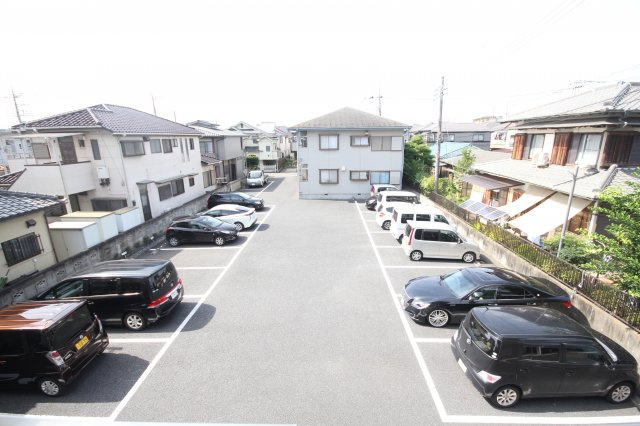 フラワーカースルＡ棟【駐車場】敷地内駐車場