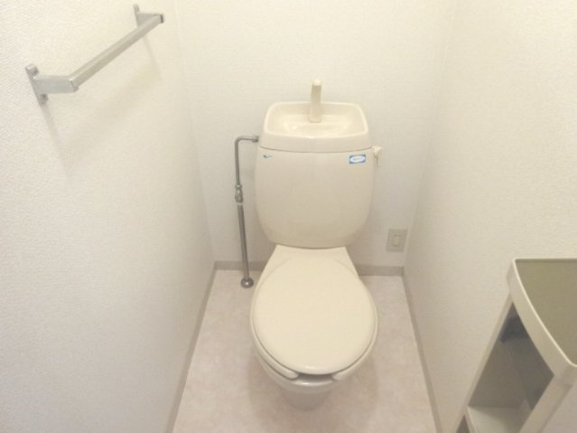 サンヴェールＢ棟【トイレ】明るい清潔感のあるトイレ