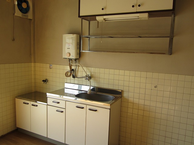 松阪市船江町のアパート【キッチン】