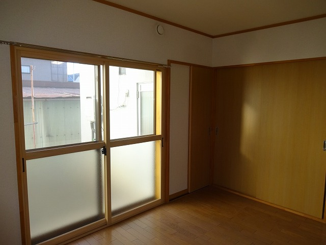 岡谷市塚間町１丁目のアパート【洋室】