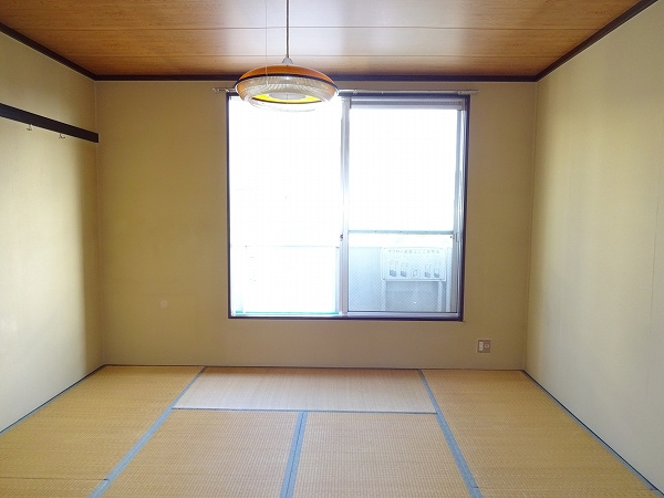 岡谷市本町３丁目のアパート【居間・リビング】和室8帖