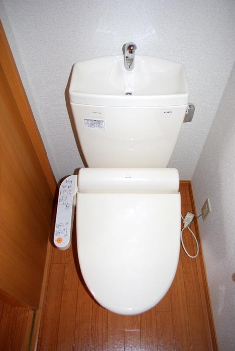 ジェニファー17【トイレ】1階、2階にあります