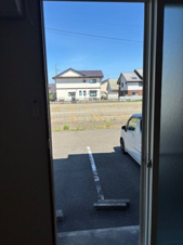 ラ・カルム【その他】アパート敷地の隣は駐車場なので圧迫感がありません。