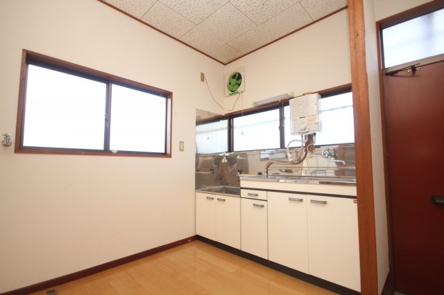 メゾンマツモトC棟【居間・リビング】ＤＫ（4）