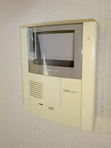 メゾントワベール【セキュリティ】モニタ付インターフォン　ドアを開けずに来客を確認できます