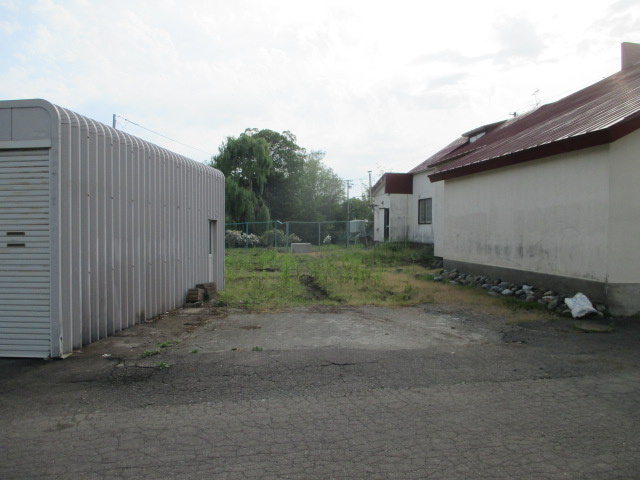 三笠市若松町店舗【駐車場】