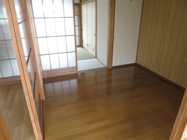 清須市新清洲３丁目の一戸建て【洋室】