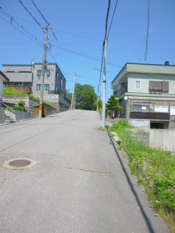小樽市奥沢４丁目の売地【前面道路含む現地写真】
