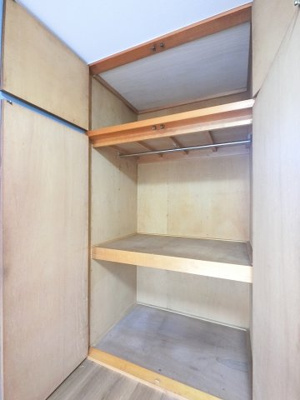 収納付きのお部屋です