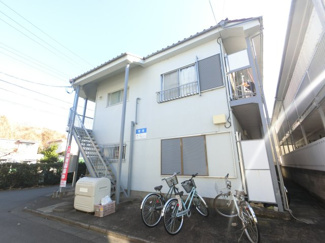 閑静な住宅街に立地したアパートです。