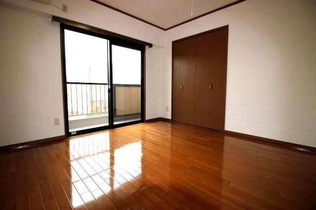 サンクチュアリーコープ【居間・リビング】木の温もりが感じられる室内です！