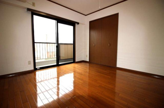 サンクチュアリーコープ【居間・リビング】木の温もりが感じられる室内です！