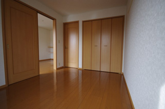 フォーシーズンズC棟【洋室】