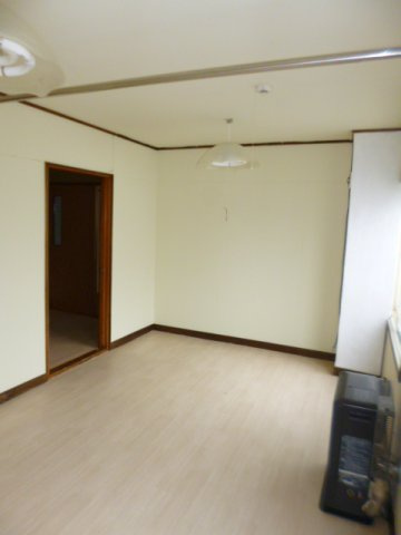 小樽市末広町の中古一戸建【洋室】2016年９月撮影　洗濯機置場