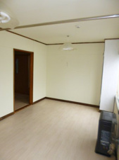 小樽市末広町の中古一戸建【洋室】2016年９月撮影　洗濯機置場