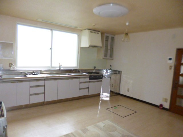 小樽市末広町の中古一戸建【居間・リビング】2016年９月撮影