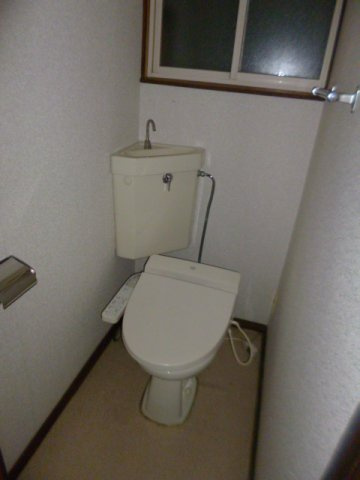 小樽市末広町の中古一戸建【トイレ】2016年９月撮影