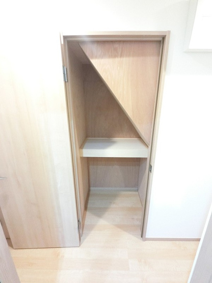 階段下の収納です