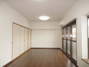 サンハウス小牧駅西【居間・リビング】