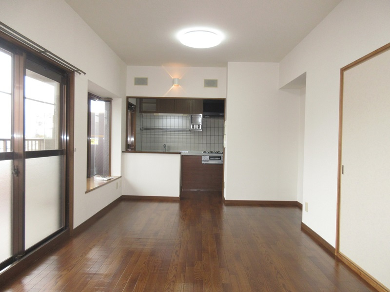 サンハウス小牧駅西【居間・リビング】