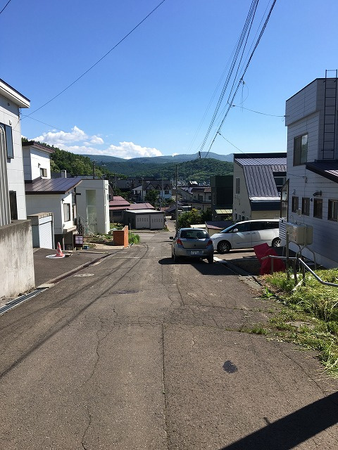 小樽市幸３丁目の売地【前面道路含む現地写真】