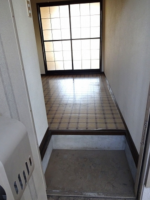 岡谷市本町３丁目のアパート【玄関】