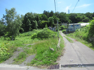 小樽市長橋５丁目の売地【前面道路含む現地写真】西側既存道路4.0ｍに間口22.45ｍ接道