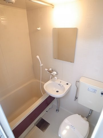 ３点ユニットバスはちょっと大きめタイプ。