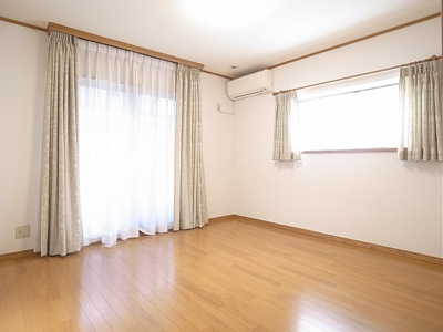 2階の6.7帖洋室です。こちらは寝室としてお使いいただけそうです。