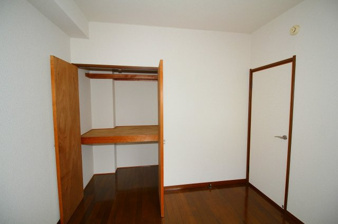 グランデージ【収納】北洋室収納